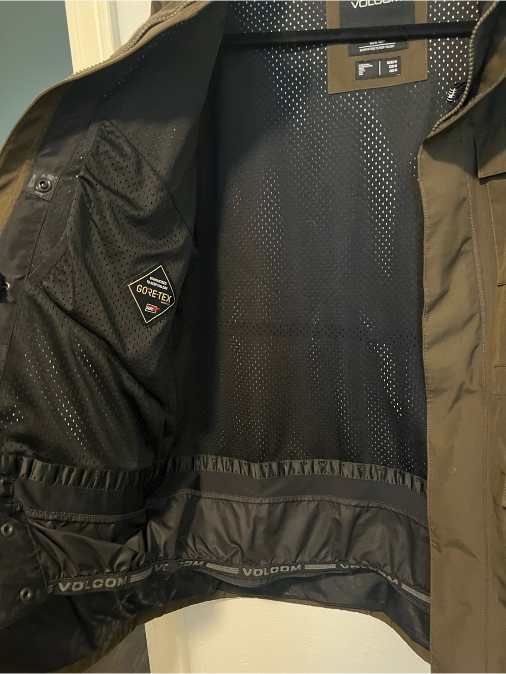 Volcom Leda Gortex Jacket - Picture 6 of 13